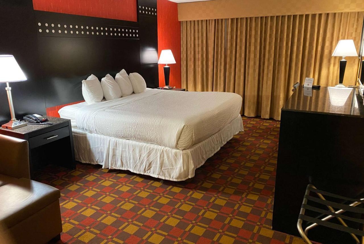 Ramada By Wyndham Rochelle Park Near Paramus Exterior foto