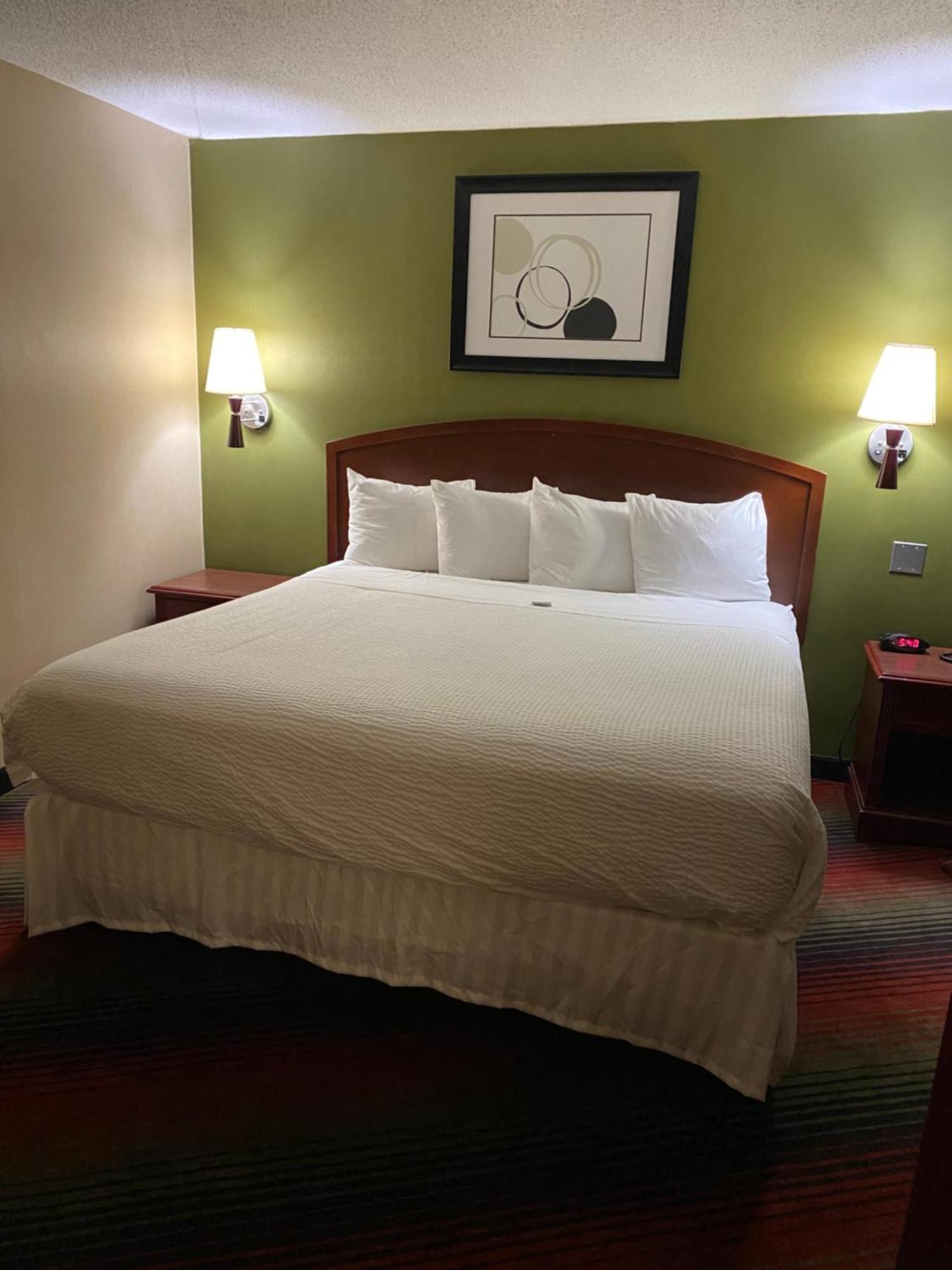 Ramada By Wyndham Rochelle Park Near Paramus Exterior foto