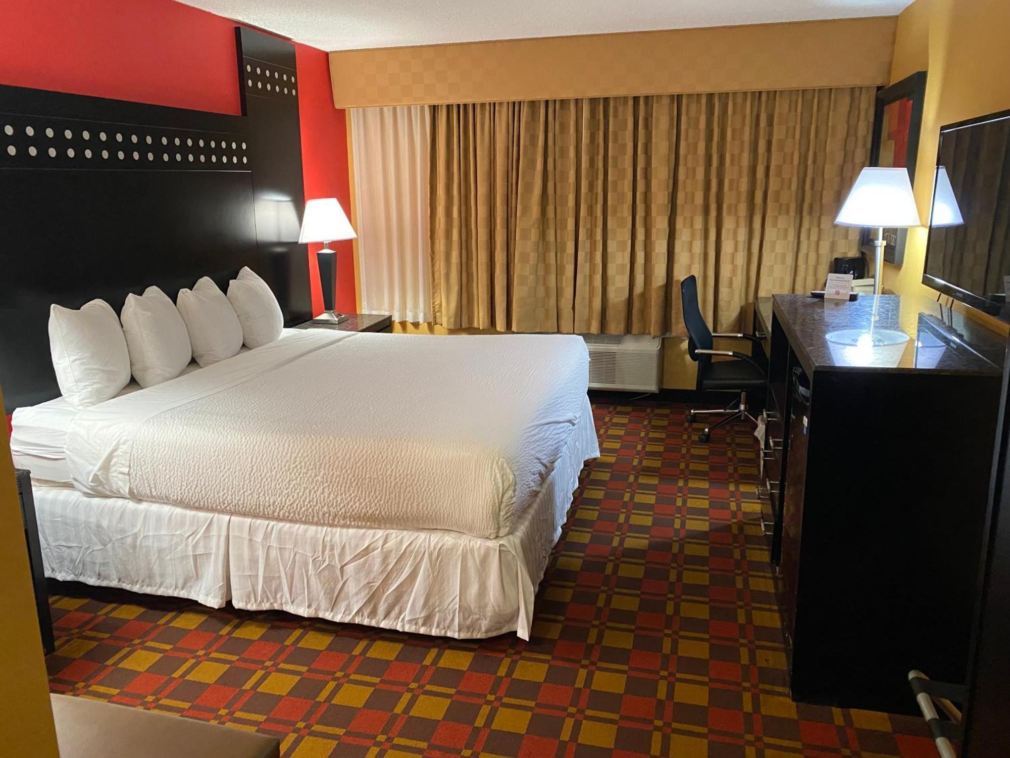 Ramada By Wyndham Rochelle Park Near Paramus Exterior foto