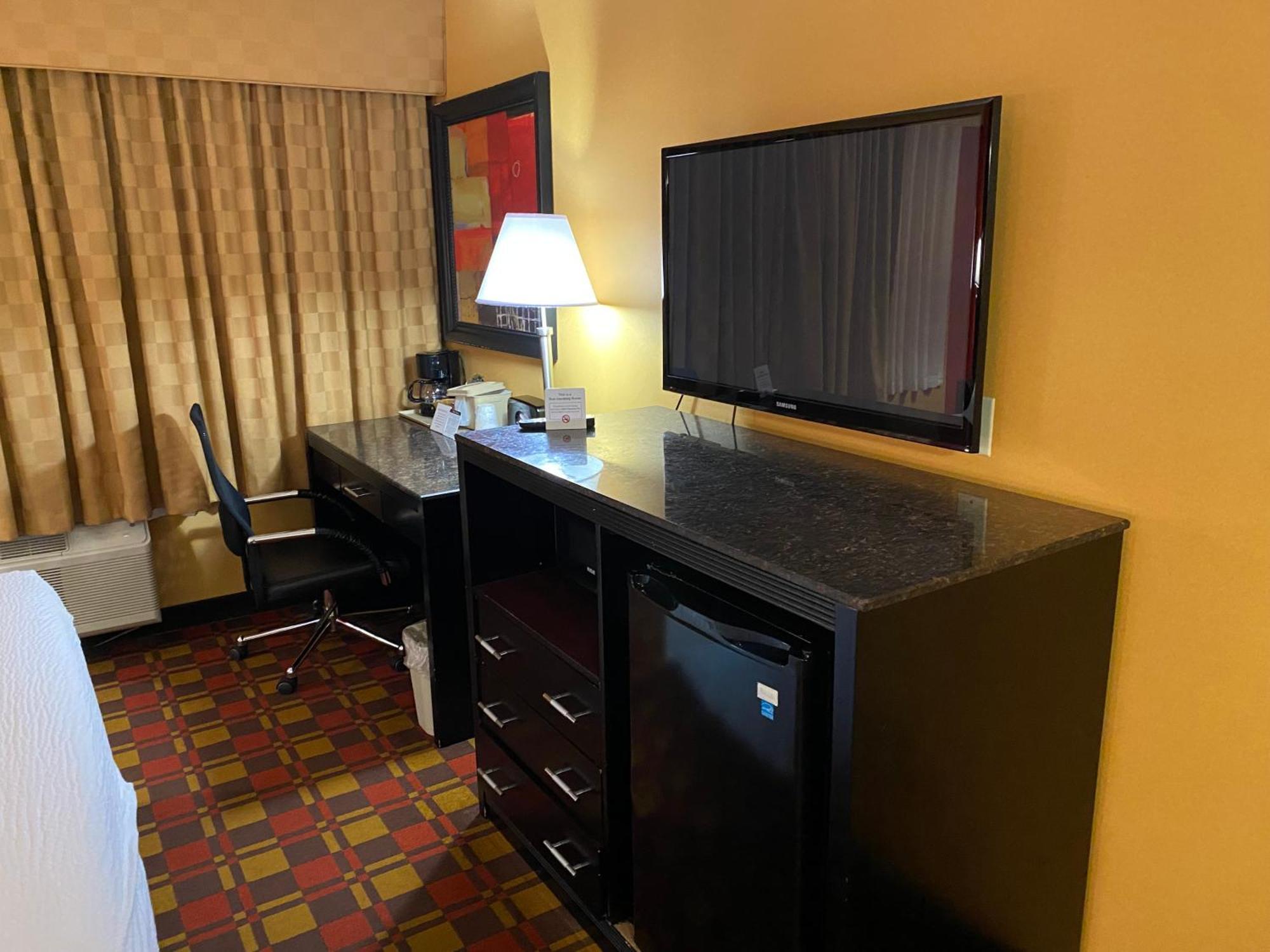 Ramada By Wyndham Rochelle Park Near Paramus Exterior foto
