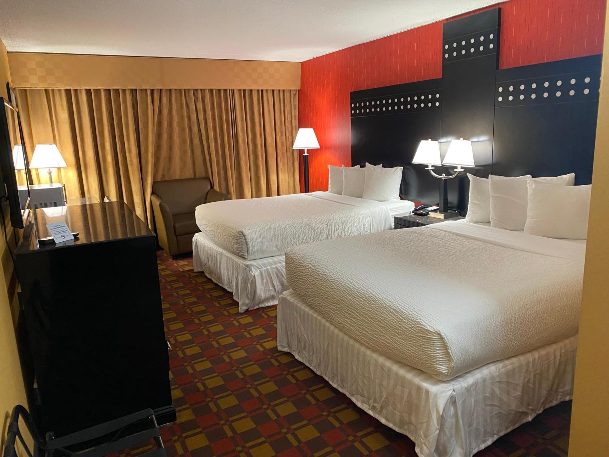 Ramada By Wyndham Rochelle Park Near Paramus Exterior foto