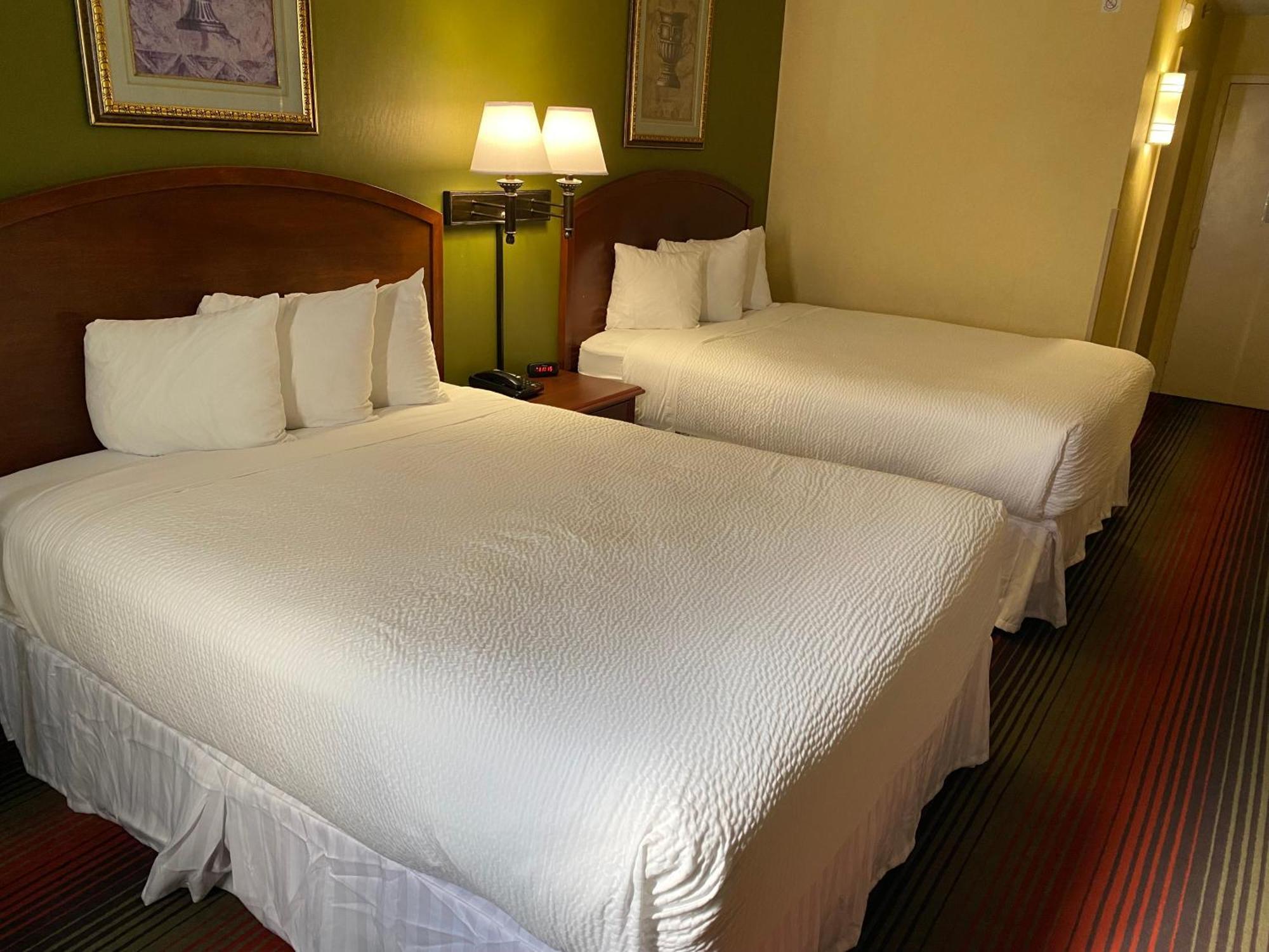 Ramada By Wyndham Rochelle Park Near Paramus Exterior foto